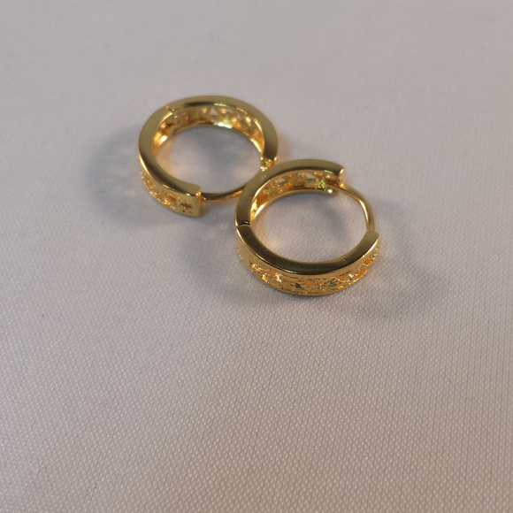 18K Yellow Gold Filled Carved Swirl Hoop Huggie Earrings 14mm Party Gift - Picture 3 of 4